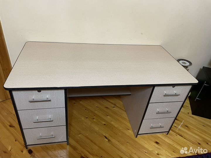 Письменный стол