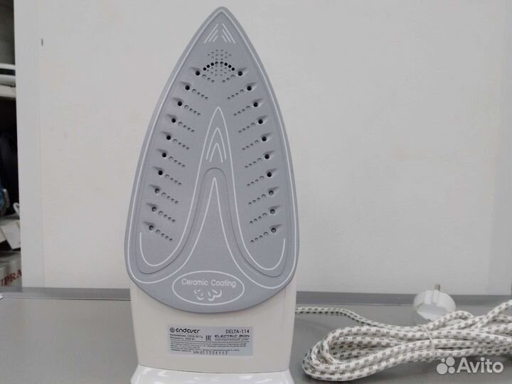 Утюг Endever Delta 114