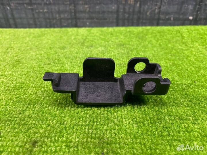 Крепление радиатора Volkswagen Passat B5 AZM 2004