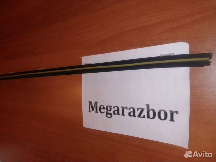 Молдинг стекла двери передний левый Hyundai Tucson