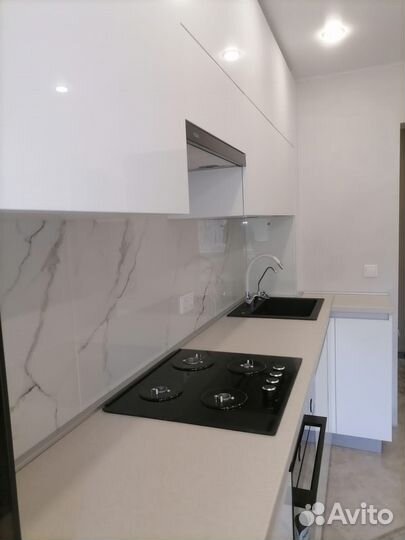 П образная кухня на заказ. Фабрика в Омске