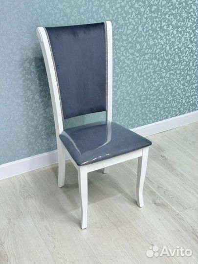 Стол и стулья