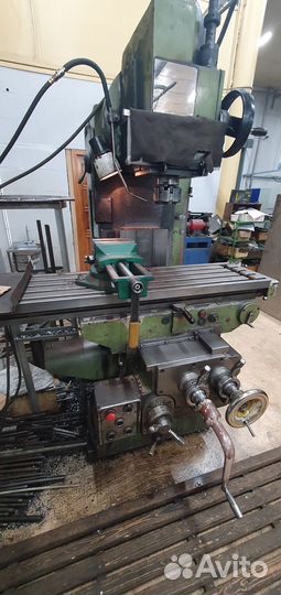 Вертикально-фрезерный станок FYD-32 стол 315х1250