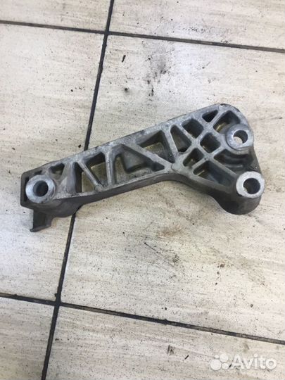 Кронштейн двигателя правый Opel Astra J OPC A20NFT