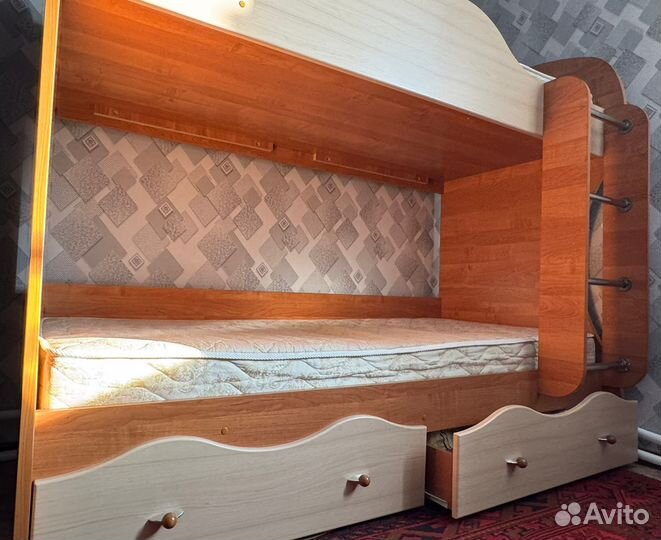 Двухъярусная кровать бу с матрасами