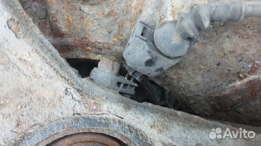 Ступица передняя левая volkswagen touareg 7L (UEA0