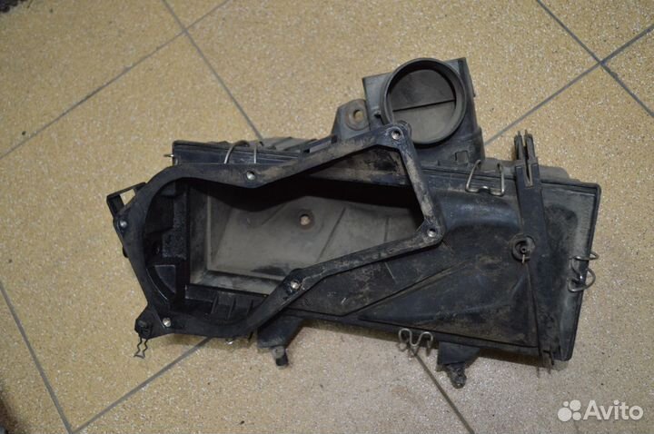 Корпус воздушного фильтра Ауди 80 В3