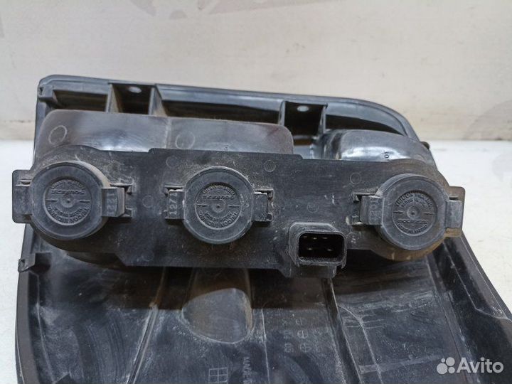 Фонарь задний левый Chrysler Voyager RG 2000-2008