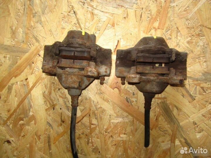 Тормозной суппорт передний Mercedes-Benz C-Class