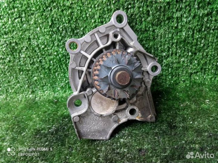 Насос водяной (помпа) Volkswagen Passat (B7) (201