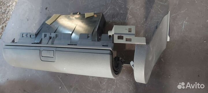 Бардачок на Nissan Skyline v35