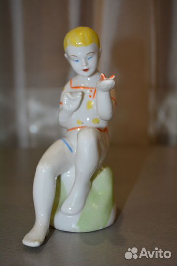 Фарфоровая статуэтка 
