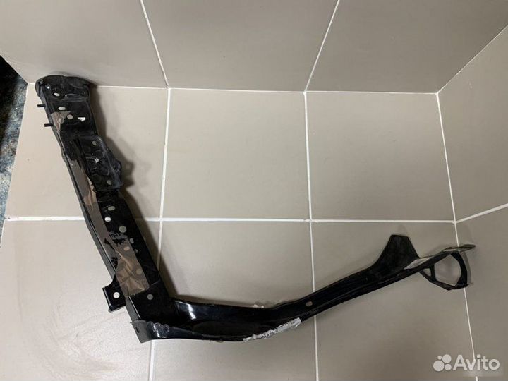 Суппорт фары правый Toyota Rav4