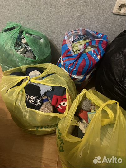 4 пакета детских вещей