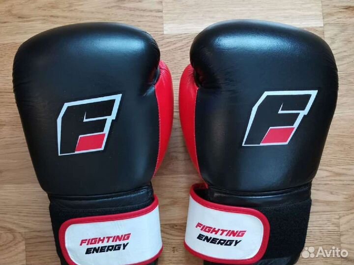 Боксерские перчатки