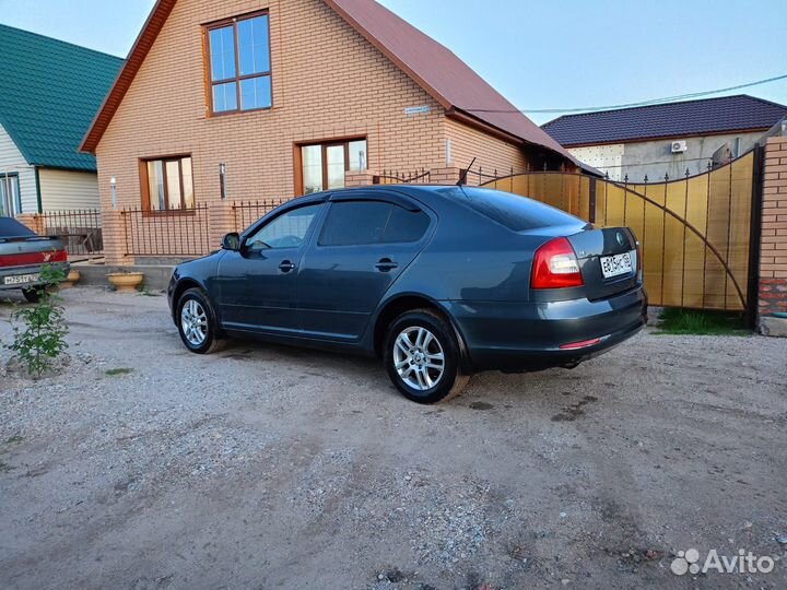 Кухонный стол и стулья