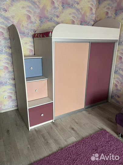 Комплект мебели для девочки, в хорошем состоянии