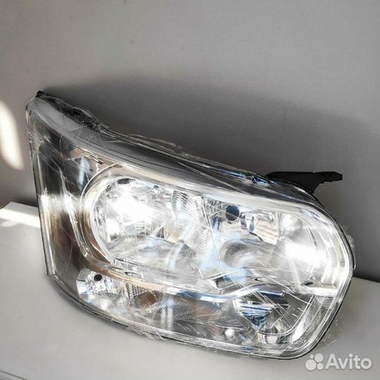 Фара передняя Ford Transit с 2014г