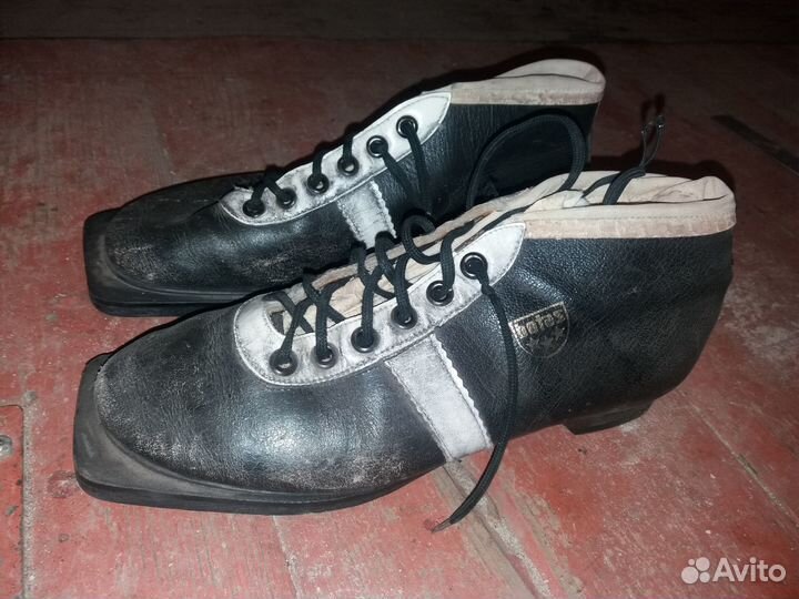 Лыжные ботинки