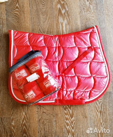 Кавессон и амуниция для лошади