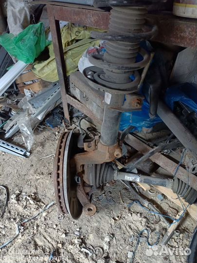 Передняя стойка