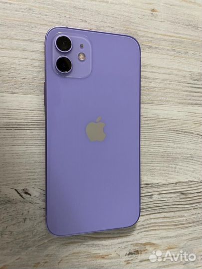 Телефон iPhone 12