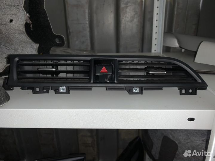 Центральный дефлектор Kia Rio 4/X-Line Оригинал