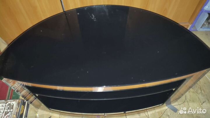 Тумбочка под телевизор стеклянная