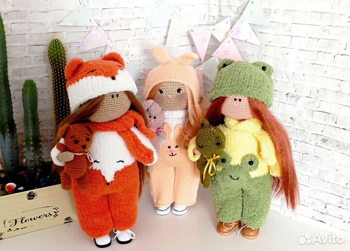 Вязаная интерьерная кукла
