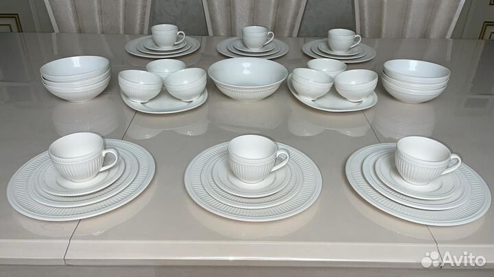 Наборк посуды, сервиз