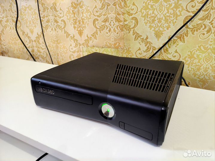 Microsoft Xbox 360 Slim + Kinect 33 игры