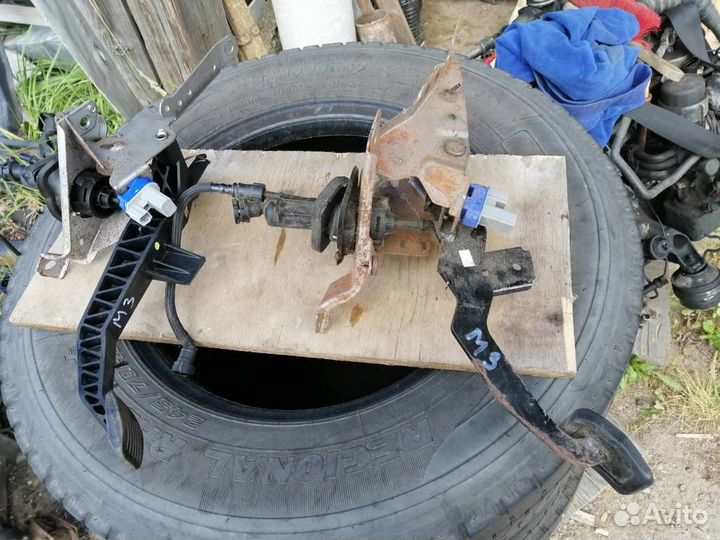 Педаль сцепления Mazda 3 BK