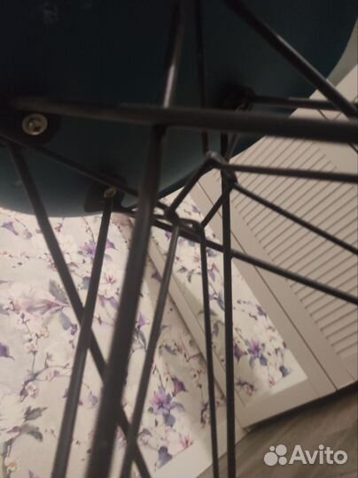 Стулья Eames на металлических ножках 3 штуки