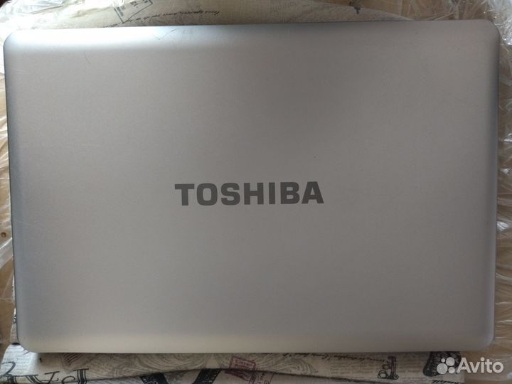 Ноутбук Toshiba. intel core i3