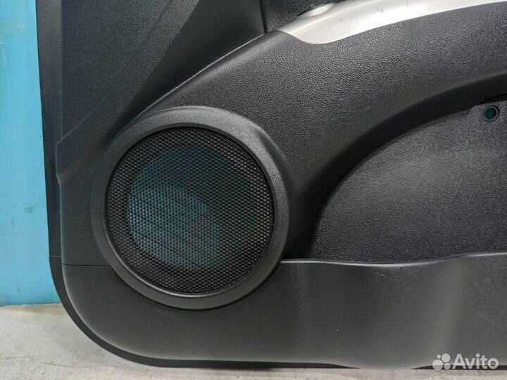 Обшивка двери передней правой Kia Sportage 2 2004