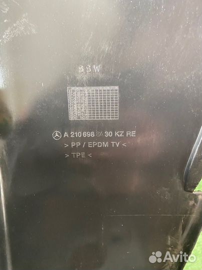 Подкрылок передний правый Mercedes E-Class W210