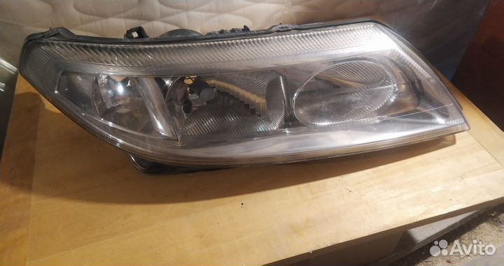 Фары лагуна 2 2002г