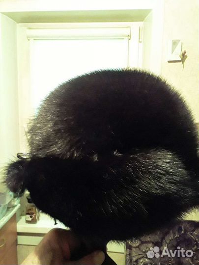 Женские меховые шапки