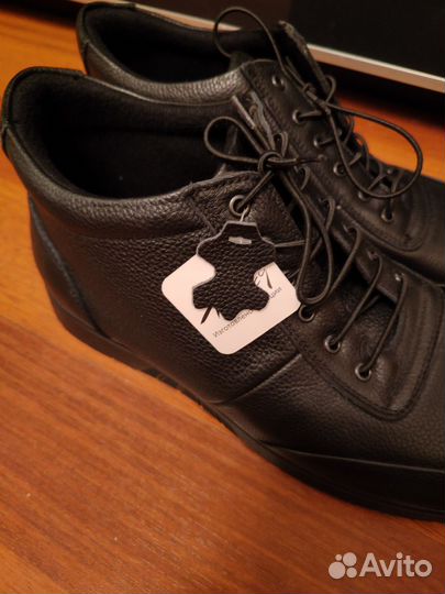 Новые кожаные кроссовки 45 размер