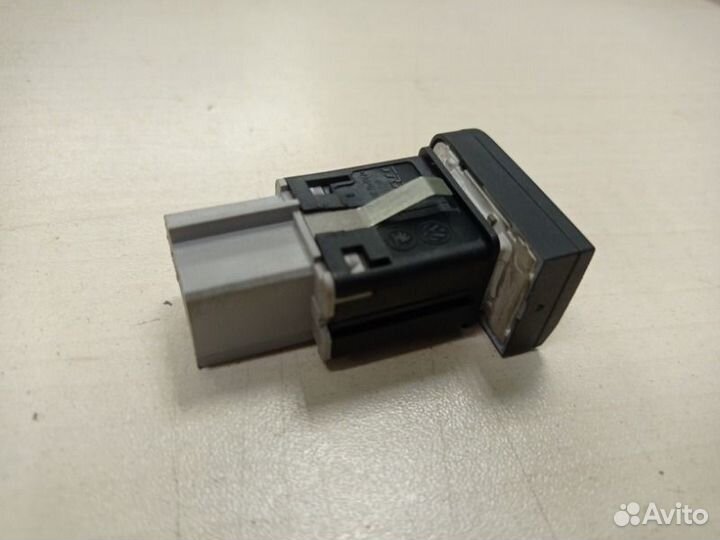 Кнопка обогрева сидений левая Volkswagen Polo cfna