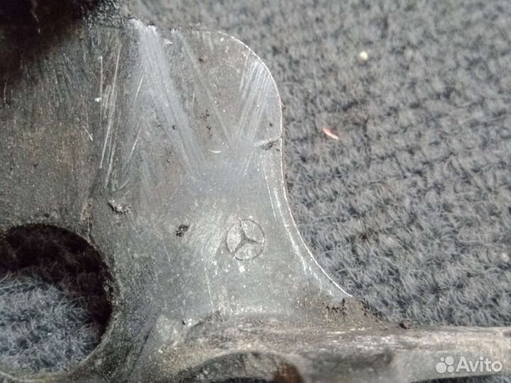 Монтажный кронштейн двигателя Мерседес с 180 w202