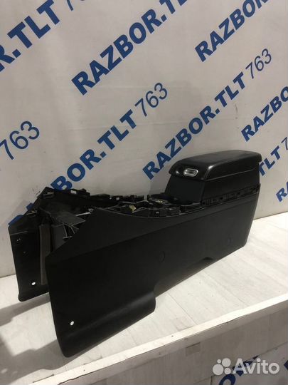 Центральная консоль с подлокотником mazda CX-7 2.3