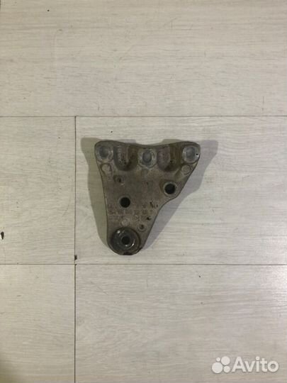 Кронштейн опоры двигателя правый volkswagen polo 5