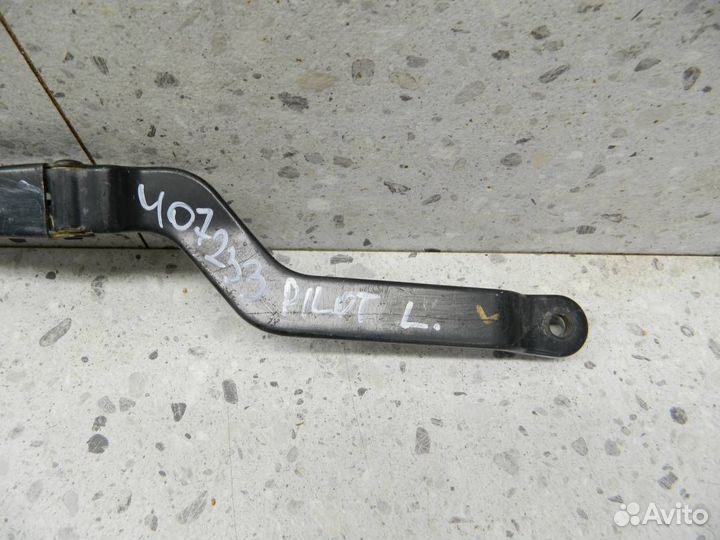 Поводок стеклоочистителя передний левый Honda Pilo