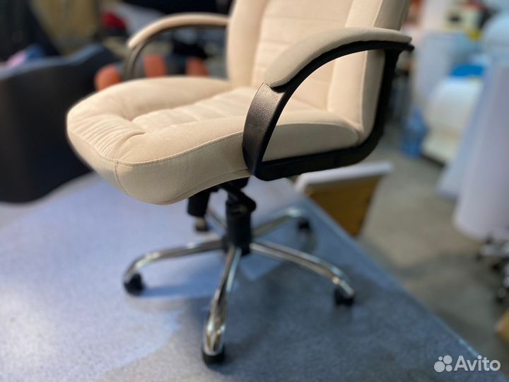 Офисное кресло