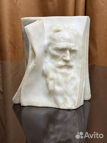 Горельеф Л.Н.Толстого, мрамор,1910 (Enzo Trapassi)