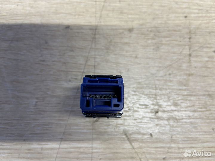 Кнопка открывания багажника Toyota Rav4 XA50