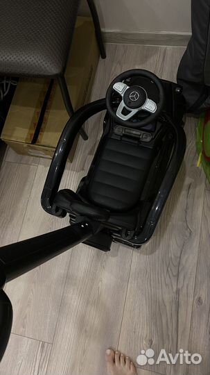 Машина каталка с родительской ручкой