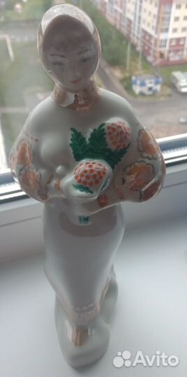 Статуэтка фарфор Рябинушка Сысерть