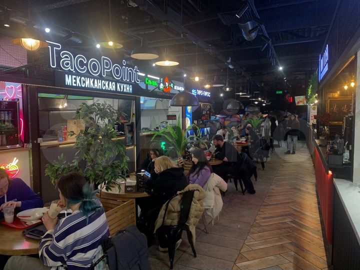 Корнер на Фудмолле, 12 м²